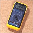 自動量程3 3/4位LCD顯示的數(shù)字多用表，最大顯示值3296;數(shù)字和模擬條圖雙顯示,顯 示 器：30 X 60mm LCD，最大顯示值19999,直流電壓;交流電壓;直流電流;交流電流;電阻;電容,帶蜂鳴器通斷測試;二極管測試;晶體管hFE測試. 
