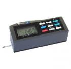 可測量多種機(jī)加工零件的表面粗糙度，根據(jù)選定的測量條件計算相應(yīng)的參數(shù)，在液晶顯示器上清晰地顯示出來。多參數(shù)測量：Ra、Rz、Rq、Rt;高精度電感傳感器;RC、PC- RC、GAUSS、D-P四種濾波方式.
