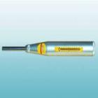 ZC4型測磚回彈儀是用彈簧驅(qū)動彈擊錘并通過彈擊桿彈擊磚樣表面所產(chǎn)生的瞬時彈性形變的恢復力，使錘帶動指針彈回并指示出回彈距離，以回彈值作為磚的抗壓強度相關(guān)指標之一，來推定磚的抗壓強度及標號。