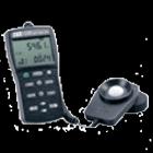  TES-1339專業(yè)級照度計.0.01Lux 分辨率 / 999,9 位數(shù)讀值 ,均值測量 / 照度積分測量,發(fā)強度測量,扣除雜散光之光源照度測量,間設(shè)定自動鎖定測量,特之資料記錄及讀值功能(50組),4 位數(shù)雙顯示 LCD,明視函數(shù)光譜反應(yīng) ≦ 6%,測量范圍自 0.01Lux 至 999900 Lux 、 0.001fc 至 99990 fc ，計 5 檔自動換檔 