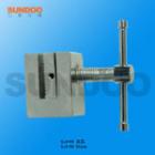 SJJ-12實(shí)驗(yàn)夾具 ,適用范圍：膠帶、PCB、粘著膠帶等材料的剝離力測試。 最大負(fù)荷：500N
 
