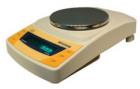 JA31002 電子精密天平,電磁式稱量傳感器，備有標(biāo)準(zhǔn)砝碼可進(jìn)行多點校準(zhǔn)。雙量程天平，一臺天平具有二個量程、二個精度。具有RS232數(shù)據(jù)接口.最大稱量值:3100g.可讀性:10mg 
