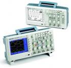 數(shù)字存儲(chǔ)示波器 TDS1001B 顯示： 單色LCD ，帶寬：40 MHz；通道數(shù)量：2  ；每通道取樣速度：500 MS/s；記錄長(zhǎng)度：2.5 K 點(diǎn)。通過(guò)前面板USB 端口支持可移動(dòng)數(shù)據(jù)存儲(chǔ)設(shè)備

