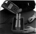 E4171 電纜故障模擬儀  用來訓(xùn)練使用者發(fā)現(xiàn)故障的技能。儀器可模擬最常見的網(wǎng)絡(luò)通路故障，如：短路，開路，接地和電池故障等。儀器可以用來連接萬用表，電阻電橋，時(shí)域反射計(jì)和雙標(biāo)識(shí)計(jì)等。