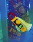 Fluke 337 鉗型表 真有效值鉗型儀表,為一系列頂極產(chǎn)品。具有巨大的鉗口。此儀表用來測(cè)量交流/直流電流、電壓和歐姆、電機(jī)啟動(dòng)電流（沖擊）和頻率。具有顯示保留功能、最小/最大性能以及大型的背景燈顯示器