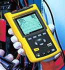 Fluke 43B 電能質(zhì)量分析儀 電壓、電流和功率諧波 高達(dá)51次的諧波 總諧波失真（THD） 每次諧波的相位角 瓦特、功率因數(shù)、位移功率因數(shù)、伏安和乏 電壓和電流波形 