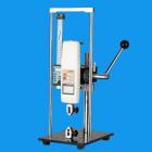 說明： 
AST-S手壓式拉壓測(cè)試架，專為NK、HF系列推拉力計(jì)配備，可組合成不同用途的試驗(yàn)機(jī)臺(tái)，進(jìn)行準(zhǔn)確的拉壓負(fù)
荷、插拔力、破壞性試驗(yàn)等測(cè)試。
