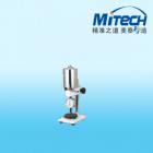 詳細(xì)信息
LD-J型邵A.邵B硬度計(jì)測(cè)試支架特 點(diǎn)：   
LD測(cè)試架是我公司研制的新一代邵氏硬度測(cè)試支架，其測(cè)試原理更科學(xué)，結(jié)構(gòu)更緊湊、合理，使測(cè)試的穩(wěn)定性和準(zhǔn)確度進(jìn)一步得到提高。并且使用高硬度的金屬平臺(tái)代替了傳統(tǒng)的玻璃平臺(tái)，有效避免了玻璃平臺(tái)易碎的缺點(diǎn) 。
