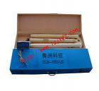 主要性能參數(shù) ： 
⑴ 定位精度：1cm ；
⑵ 探測(cè)靈敏度：探測(cè)深度200mm（探環(huán)到錨桿托盤的距離）。 
⑶ 電 源：鎳鎘充電電池，配專用充電機(jī)。充電后可連續(xù)工作8小時(shí)。 
⑷ 外 形：基礎(chǔ)長(zhǎng)度0.9米，加長(zhǎng)后可達(dá)2.7米，重量2kg 。