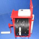 便攜式水位計是根據(jù)水利、礦山系統(tǒng)的實際需要研制開發(fā)的一種自動排線水位測量裝置。該儀器提高了測量精度，具有更高的靈活性和方便性。儀器適用于地質(zhì)、礦山、水文等部門的水文觀測孔、地質(zhì)鉆孔、水井、水庫大壩及江河等地下水的直接測量，也可作為大量程電子尺用于土地丈量、觀測線布置等進行距離測量的場合。