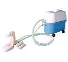 體潔器的功能如下:

1. 能為長期臥床的病人,實現(xiàn)不用下床便能輕松完成洗頭的工作.特制噴頭可將頭發(fā)吸入噴頭內(nèi)部進行清洗,并能做到邊洗邊清潔.有效防止弄濕被單給患者和家人帶來的不便.

2. 特制噴頭同樣可以進行患者身體清潔的工作,做到邊噴邊洗,整個過程在噴頭內(nèi)部完成.

3. 對患有褥瘡的患者,本機器可以隨時用來為患者清洗患病部位,從而減輕患者痛苦.

4. 意識清醒者或護理專員可以在床上輕松處理患者小便.機器帶有線控裝置,整個過程輕松,便捷.