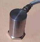 特點

● 用于重要設備的振動監(jiān)測、報警和保護 

● 輸直接與DCS，PLC等4-20mA系統(tǒng)連接 

● 輸出可為速度、加速度和位移之一 

● 真有效值測量、穩(wěn)定可靠 

● 簡單、安全、低成本

● 可輸出動態(tài)波形信號以便分析診斷 